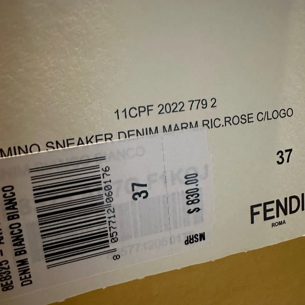 FENDI - Picture 7 of 9